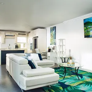 La Vue De - Luxury In Bird Rock Basseterre